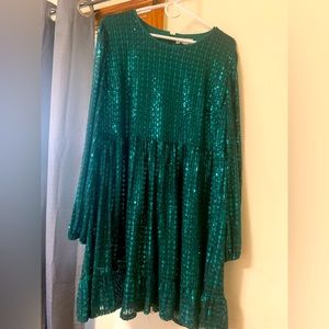 Sequin, long sleeve green dress 🎊